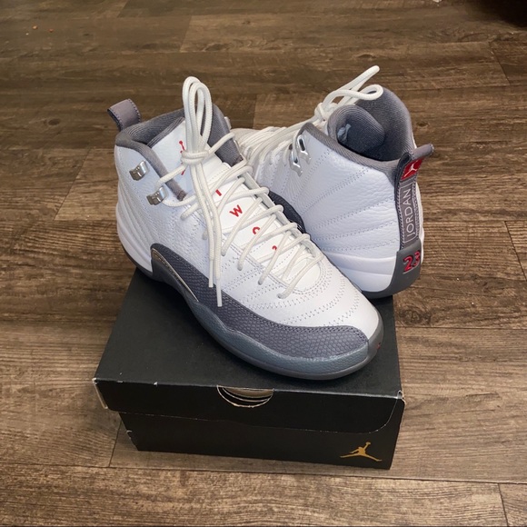 Jordan Retro 12 White Dark Grey - Picture 2 of 8